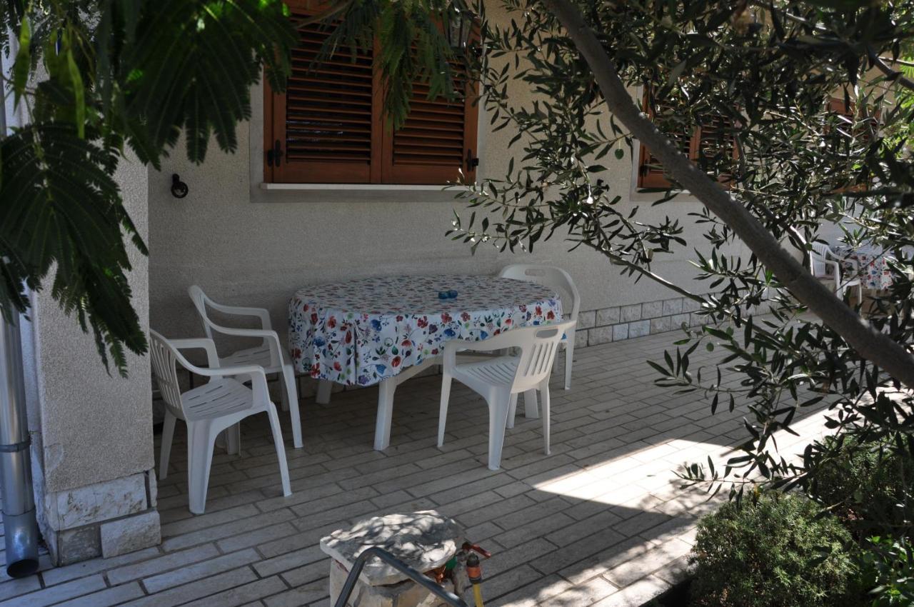 Apartmani Karla Klenovica Exterior photo