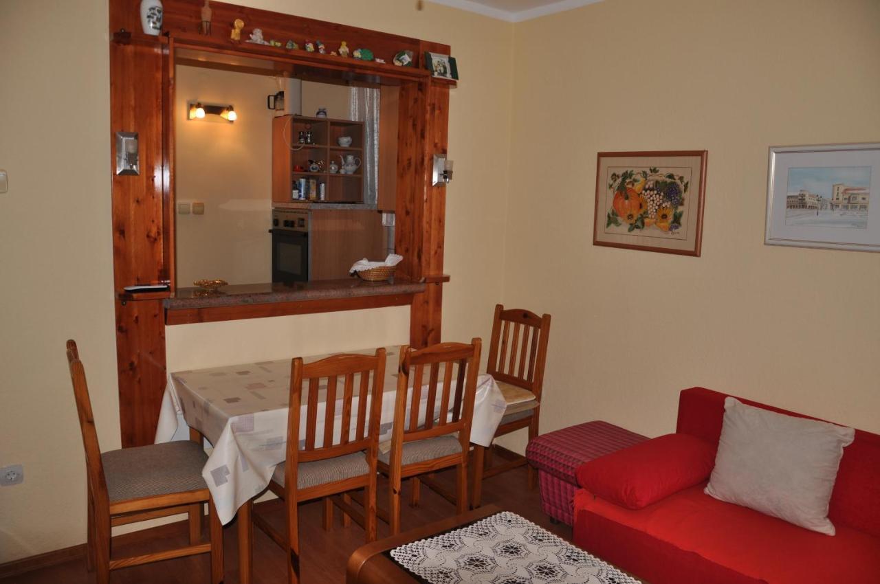 Apartmani Karla Klenovica Exterior photo