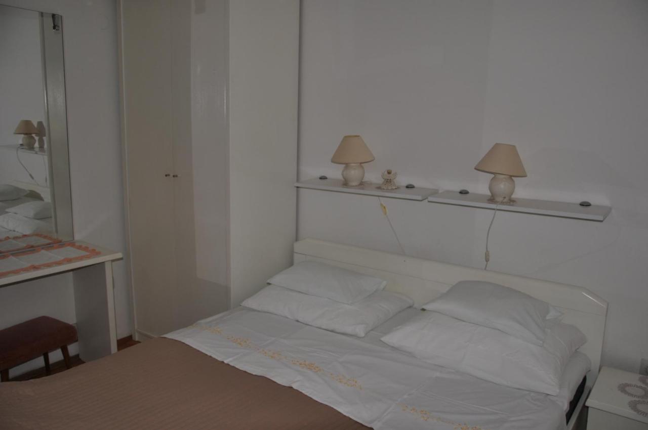 Apartmani Karla Klenovica Exterior photo